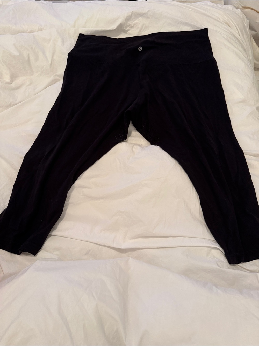 lululemon black athletic leggings with reflective logo